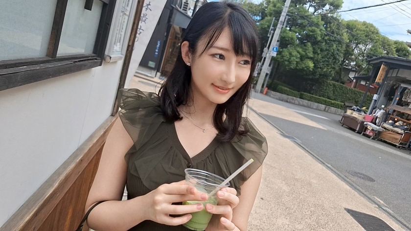 【【初撮り】ネットでAV応募→AV体験撮影】清く正しく美しい聖母を抱き汚す快楽！血管が透けそうなほどの透明感、色白むっちり肌に食い込む黒ランジェリー、包み込んでくれるような底なしの母性。これぞ男が求める いい女 ！恥じらう姿から、快楽に乱れる姿まで、一挙手一投足が一級品！ 【初撮り】ネットでAV応募→AV体験撮影 2305(SIRO-5413)(女優：雪代美鳳（ゆきしろみほ）)